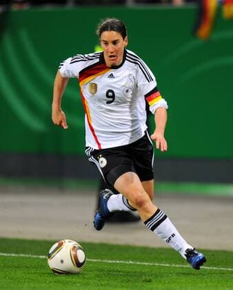 28. Oktober 2010: Wolfsburg, Länderspiel: Deutschland - Australien: Birgit Prinz (GER) am Ball.