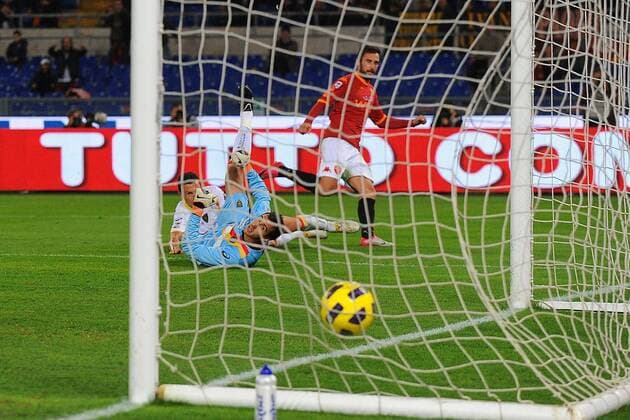 AS Rom (rot) vs. US Lecce (weiß) - Mirko Vucinic (re.) erzielt das 2:0  o0 Symbol Tor