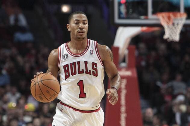 BASKET : NBA: CHICAGO BULLS vs DETROIT PISTON - 30 10 2010 30 October 2010: Chicago Bulls Derrick Rose brings the ball upcourt during the Chicago Bulls 101-91 victory over the Detroit Pistons at the United Center, in Chicago, Illinois, USA. --- ChristopheElise  o0 Einzelbild