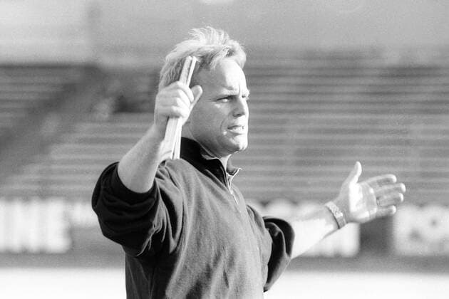 Trainer Jürgen Röber (Hertha) Fußball 2. BL Herren Saison 1996 1997, Eintracht Frankfurt - Hertha BSC Berlin 3:1 Einzelbild Frankfurt M. Skepsis, Spannung,