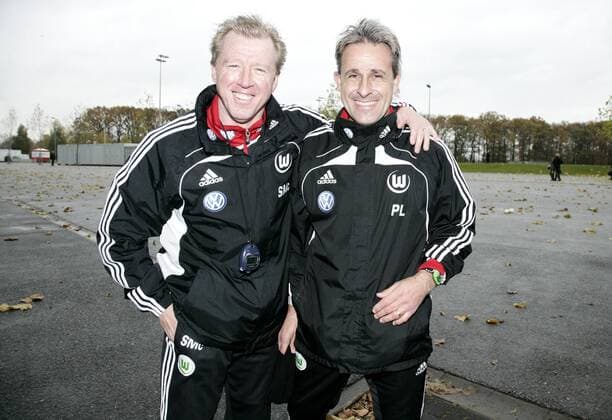 Trainer Steve McClaren (li.) und Co-Trainer Pierre Littbarski (VFL Wolfsburg) - Training an der Volkswagen Arena