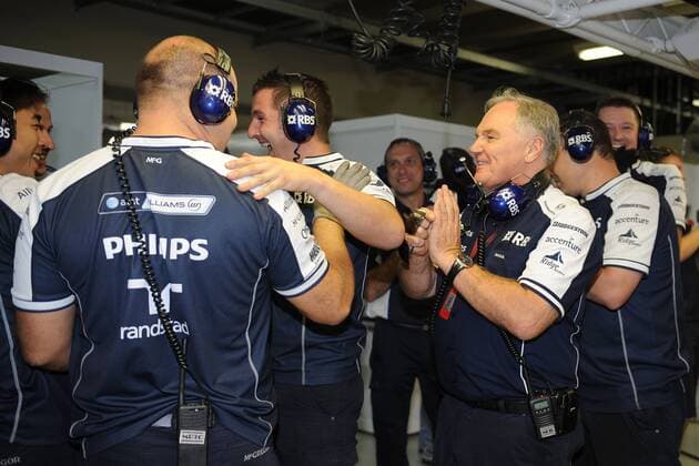 WILLIAMS CO OWNER AND DIRECTOR PATRICK HEAD (R) CELEBRATING THE POLE POSITION IN THE WILLIAMS GARAGE  BernardAsset o0 Chefingenieur Jubel Freude Qualifying