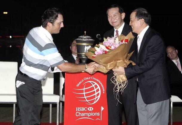Francesco Molinari ITA gewinnt die HSBC World Championships in Shanghai  o0 Pokal Trophäe Objekt Siegerehrung Jubel Freude