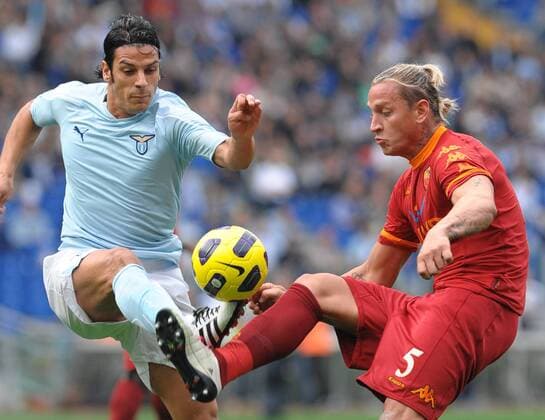 Sergio Floccari (Lazio) und Philippe Mexes (AS Rom) - Lazio Rom (blau) vs. AS Rom (rot) massimoxoliva