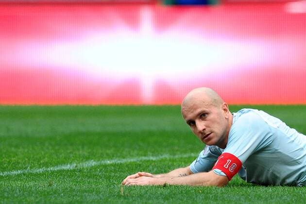 Tommaso ROCCHI (Lazio) scheint ein Licht aufzugehen - Lazio Rom (blau) vs. AS Rom (rot) andreaxstaccioli o0 Enttäuschung Objekte Werbebande Bande LED Lichteffekt kurios Komik