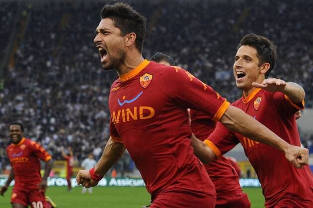 Lazio Rom (blau) vs. AS Rom (rot) - Torjubel Marco Borriello (li.)  o0 Jubel Freude Emotionen