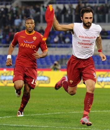 Lazio Rom (blau) vs. AS Rom (rot) - Torjubel Mirko Vucinic (re.), Julio Baptista  o0 Jubel Freude T Shirt Botschaft