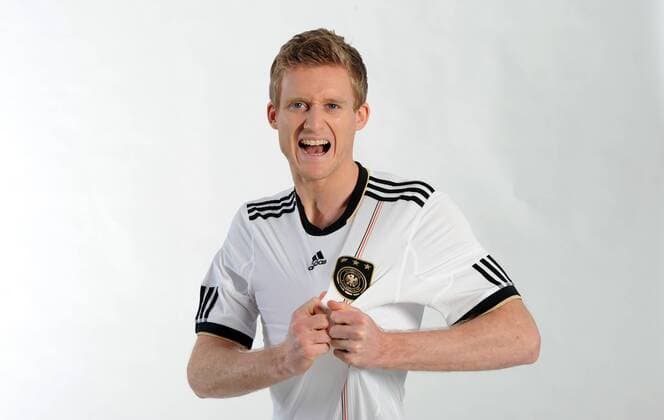 FUSSBALL DEUTSCHE NATIONALMANNSCHAFT SAISON 2010 2011 Andre SCHÜRRLE () posiert am 08.11.2010 im exklusiven Fotoshooting im Trikot der deutschen Nationalmannschaft. 