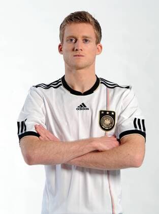 FUSSBALL DEUTSCHE NATIONALMANNSCHAFT SAISON 2010 2011 Andre SCHÜRRLE () posiert am 08.11.2010 im exklusiven Fotoshooting im Trikot der deutschen Nationalmannschaft. 