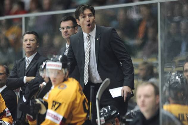 Uwe KRUPP, Bundestrainer GER - - Deutschland Cup 2010. Deutschland vs Kanada (rot)