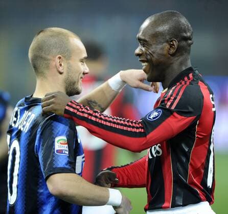 Inter Mailand (blau) vs AC Milan: v.re. Clarence Seedorf-Wesley Sneijder 
