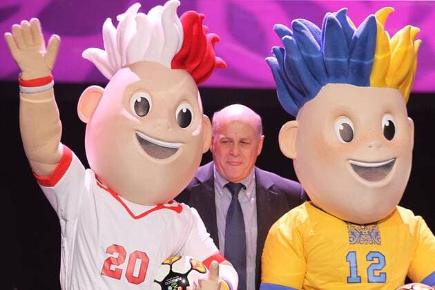 Warschau - Offizielle Vorstellung der Maskottchen der Euro 2012 - PZPN Präsident Grzegorz Lato Mitte Polen,  AN3C7810 o0 Objekt Funktionär