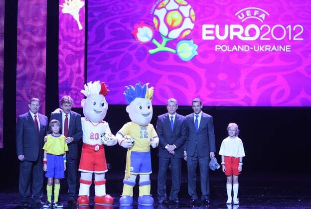 Designed by Warner Brothers, The Euro 2012 mascots are being officially presented on November 16, 2010 at ceremony at the Teatre Polski in Warsaw, Poland  EN_00942163_0017 o0 Objekt