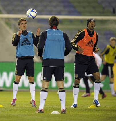 16.11.2010, Fussball, Training - . li: Mario Götze, re: Jerome Boateng (GER).