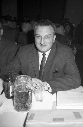 Geschäftsführer Walter Fembeck (Bayern) während der Jahreshauptversammlung 1968 des FC Bayern München Fußball 1. BL Herren Saison 1967 1968, FC Bayern München, Jahreshauptversammlung, Versammlung, Hauptversammlung, Einzelbild München