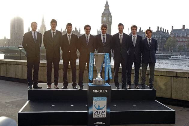 19-11-2010 London (ENG) ATP-Tennis in the picture: L-R: Andy Roddick (USA), Tomas Berdych (CZE), Novak Djokovic (SRB), Rafael Nadal (ESP), Roger Federer (SUI), Robin Soderling (SWE), Andy Murray (GBR) and David Ferrer (ESP) semediaxinside o0 Andrew Pokal Trophäe Objekte Objekte Big Ben Gebäude Sehenswürdigkeit