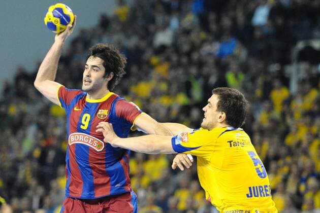 20.11.2010 KIELCE, KS Vive Kielce (gelb) vs FC Barcelona Borges (rot blau) --- RAUL ENTRERRIOS (L), RAUL KRIEGER (R) ---  20101120CSMS0004 o0 Barca