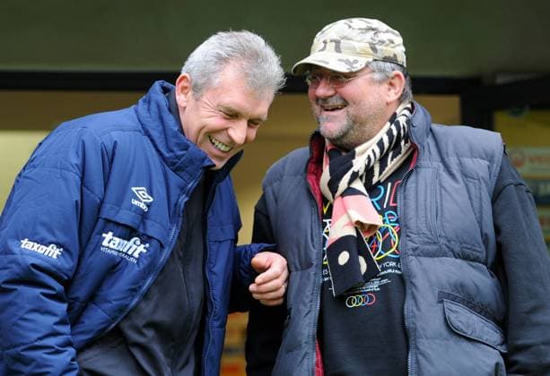 20. November 2010: Dresden, Rudolf Harbig Stadion: Fussball 3. Liga: SG Dynamo Dresden - SV Babelsberg 03: Babelsbergs Trainer Dietmar Demuth (li.) mit Präsident Rainer Speer o0 Funktionär