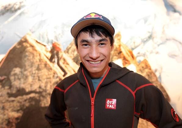München, 19.11.2010, DAVID LAMA (AUT) bei der Eröffnung des größten Mammut-Stores in München o0 Wirtschaft Mammut, Sponsor Sponsorentermin Geschäft Laden