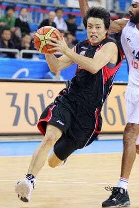 Kenta Hirose (JPN), NOVEMBER 22, 2010 - Basketball : Kenta Hirose of Japan during the 16th Asian Games Men s basketball preliminary round group F game against the India in Guangzhou, China.  (018179)