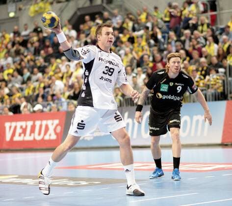 Rhein Neckar Löwen - THW Kiel, v. l. Filip Jicha Kiel, Börge Lund RNL o0 Werbebande, Bande, Werbung Sponsor, Werbepartner, Werbung, Wirtschaft Velux