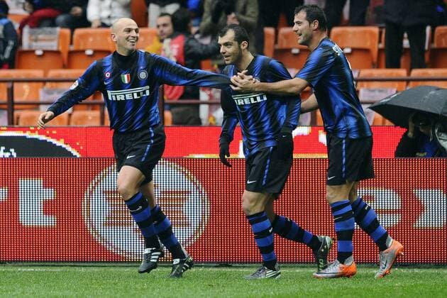 Inter Mailand (blau) - AC Parma (grau) - Jubel Inter, v.li.: Esteban Cambiasso, Goran Pandev und Dejan Stankovic  o0 Jubel, Freude