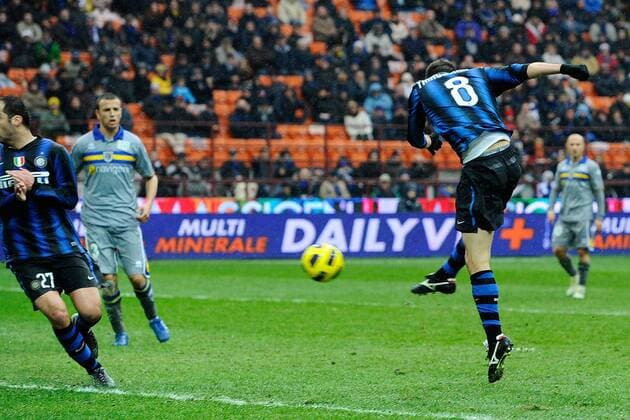 Inter Mailand (blau) - AC Parma (grau) - Thiago Motta (re.) erzielt das 4:2  o0 Tor