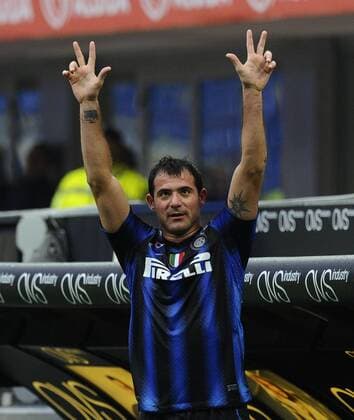 Inter Mailand (blau) - AC Parma (grau) - Dejan Stankovic bejubelt seinen Hattrick mit dem serbischen Gruß  o0 Jubel, Freude, Gestik