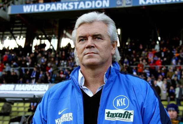 28.11.2010, Karlsruhe, Fussball, 2. Bundesliga, Karlsruher SC (KSC) - Rot Weiß Oberhausen (RW). Trainer Uwe Rapolder (Karlsruhe)