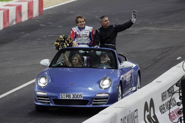 Race of Champions 2010 in Düsseldorf Einzelwertung Alain Prost (Frankreich, li.) und Mick Doohan (Australien) xHOCHxZWEIx xPhilippxSzyzax o0 Parade, Vorstellung, Fahrervorstellung, Präsentation, Fahrerpräsentation Fahrerparade