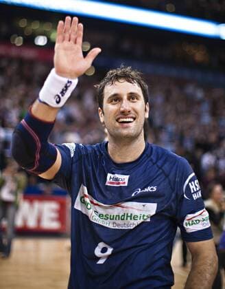 Schlussjubel HSV : Igor Vori (HSV) --- 1. Bundesliga 2010 2011 - HSV Hamburg (blau) vs THW Kiel (weiß) o0 Jubel Freude