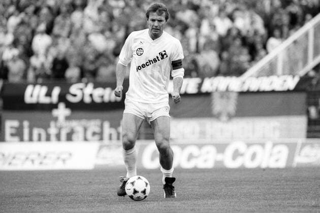 Karl Heinz Körbel (Eintracht Frankfurt) o0 1. BL, Saison 1988 1989, Mannheim, Aktion, Einzelbild, Freisteller, Karlheinz, Charly, Aufmacher