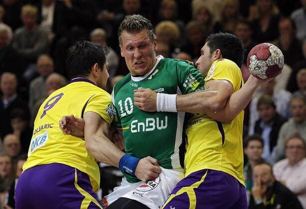 Denis Spoljaric (Berlin), Lars Kaufmann (FAG), Alexander Petersson (Berlin) v.li. Frisch Auf FA Goeppingen vs. Fuechse Berlin. Handball-Bundesliga 2010-2011 . Goeppingen , DEU, 04.12.2010 ,