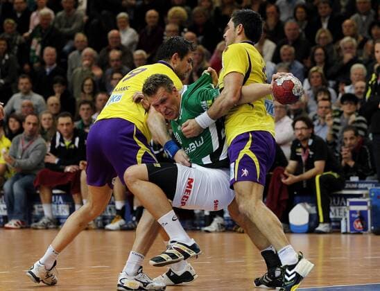 Denis Spoljaric (Berlin), Lars Kaufmann (FAG), Alexander Petersson (Berlin) v.li. Frisch Auf FA Goeppingen vs. Fuechse Berlin. Handball-Bundesliga 2010-2011 . Goeppingen , DEU, 04.12.2010 ,
