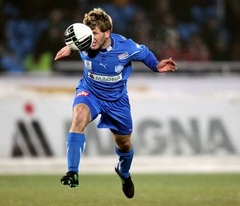 FUSSBALL - BL, Magna vs Mattersburg WIENER NEUSTADT,AUSTRIA,04.DEZ.10 - FUSSBALL - tipp3 Bundesliga powered by T-Mobile, SC Magna Wiener Neustadt vs SV Mattersburg. Bild zeigt Andreas Schicker (Magna). 