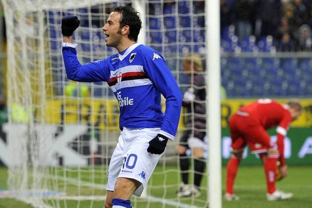 05.12.2010, Genua - Serie A 2010 2011 - Sampdoria Genua (blau) vs AS Bari (rot) 3:0 --- Jubel bei Gianpaolo Pazzini  o0 Freude Aktion