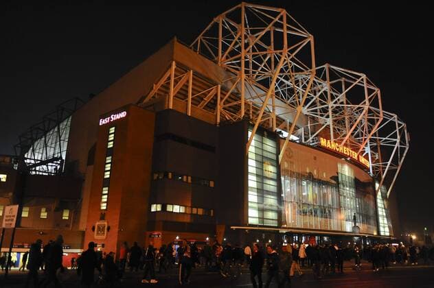 07.12.2010 Champions League Football from Old Trafford. Manchester United. East Stand at Old Trafford. Fans gather in front xRoganxThomsonx  ActionPlus11122576 o0 ManU Publikum England