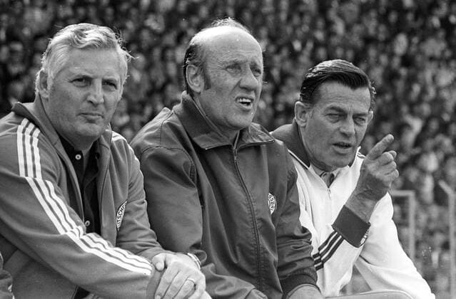 Bundestrainer Helmut Schön (Mitte), Co Trainer Jupp Derwall (li.) und Co Trainer Herbert Widmayer (alle BR Deutschland) o0 Aufnahmedatum geschätzt