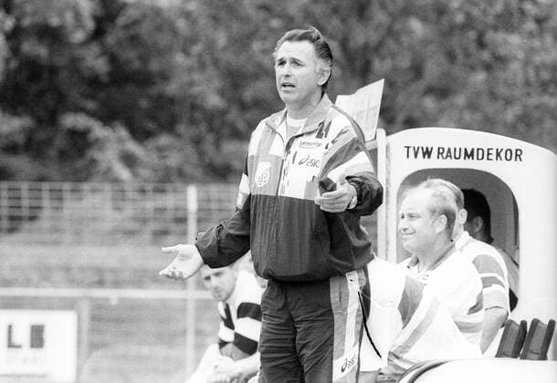Fußball, Trainerhistorie 1. FC Lok Leipzig von 1896 bis heute Trainer August -Gustl- Starek (VfB Leipzig) beim DFB Pokalspiel in Salmrohr