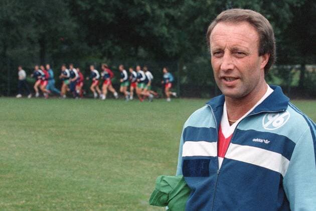 Hans Siemensmeyer als Trainer bei Hannover 96, hier am 01.09.1988. o0 1. BL, Saison 1988 1989,