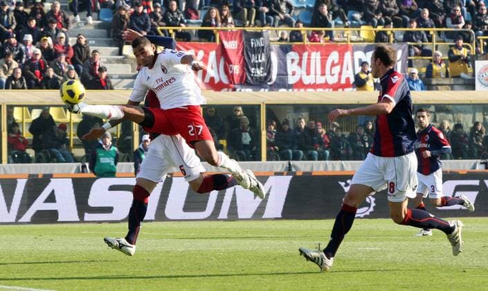 Kevin Prince Boateng (AC Milan, L) up to score the goal for AC Milan 1:0 Bologna - 12.12.2010 - FC Bologna vs. AC Milan 0:3 - lucaxpagliaricci