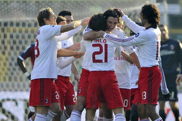 12.12.2010 - FC Bologna vs. AC Milan 0:3 - Zlatan Ibrahimovic (2.R) jubelt mit Andrea Pirlo (3.R) und Alessandro Nesta (Milan, R) - 