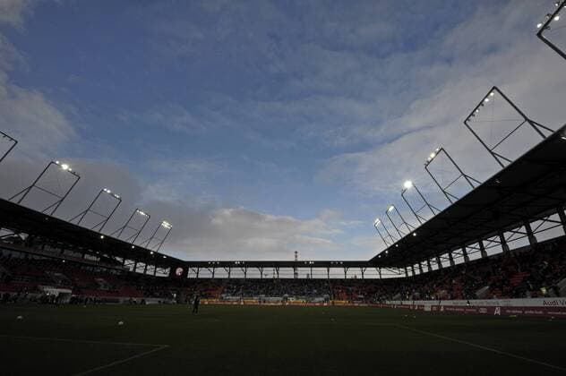 Fußball, Stadiongeschichte FC Ingolstadt 04 12.12.2010, Fussball 2.Bundesliga 2010 2011, 16.Spieltag, FC Ingolstadt 04 - , im Audi-Sportpark Ingolstadt. Das Stadion im Abendlicht.