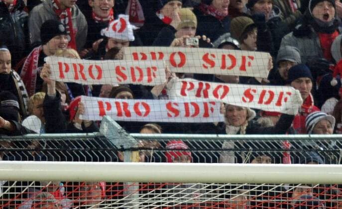 2. Bundesliga, Fußball, Saison 2010 11, FC Energie Cottbus - Cottbuser Fans setzen sich für den Erhalt des Namens Stadion der Freundschaft ein, pro SDF