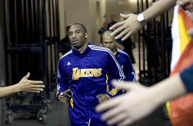 Los Angeles Lakers Vs. New Jersey Nets at The Prudential Center: Lakers Kobe Bryant runs out to the court. December 12, 2010. NEW YORK NEWSPAPERS OUT---NO NEW YORK NEWSPAPERS Icon9421012126991 EDITORIAL USE ONLY