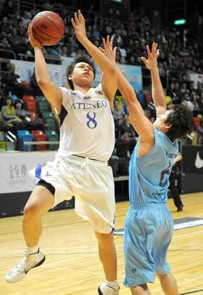 HONG KONG, Dec. 14, 2010 - Philippines Austria Raymond (L) shoots during the match against Thailand at the 18th Kung Sheung Cup International Basketball Invitation Championship in HongKong -
