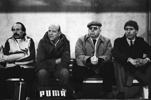 2. BL. Saison 1980 1981 Eintracht Braunschweig gegen SV Werder Bremen 2:2 am 07.03.1981. Trainer Kuno Klötzer (2.v.re.) und Manager Rudi Assauer (re., beide Bremen). o0 Funktionär, Betreuer