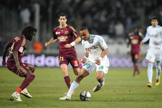 Ligue 1, Olympique Marseille (weiß) - Olympique Lyon (rot): Andre AYEW (re.) gegen Pape DIAKHATE - NxLEGOUICxFEP - 