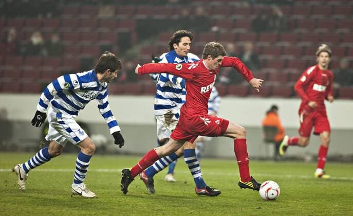 Simon Terodde (Köln), Ivica Grlic (Duisburg, Mitte), Branimir Bajic (MSV) - 1. FC Köln (rot) vs. MSV Duisburg (blau)