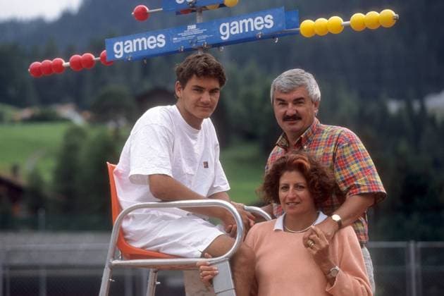 Roger Federer (SUI) mit Eltern Robert und Lynette Tennis Herren Aufnahmedatum geschätzt, Junioren EM 1998 Gruppe